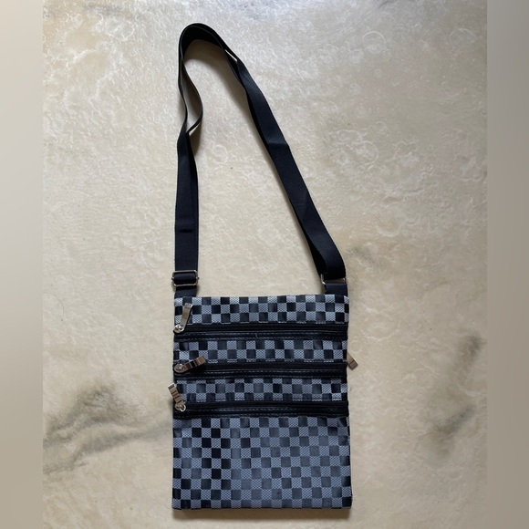 Checkered Crossbody Bag – Multi-Compartment, Chic & Functional - Picture 1 of 2